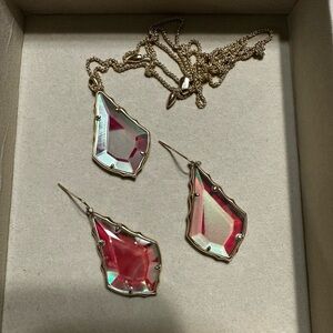 Kendra Scott necklace and earrings set